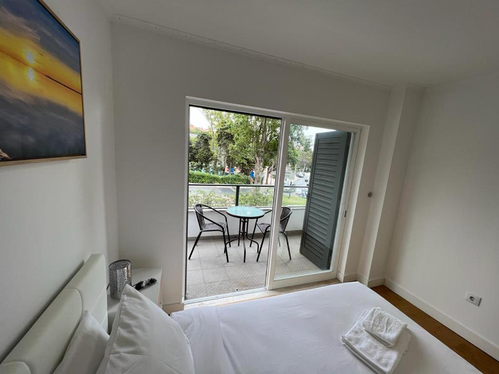 Oieras Beach Suite 2 - Large Double Room With En-Suite Bathroom And Balcony โอเอรัช ภายนอก รูปภาพ