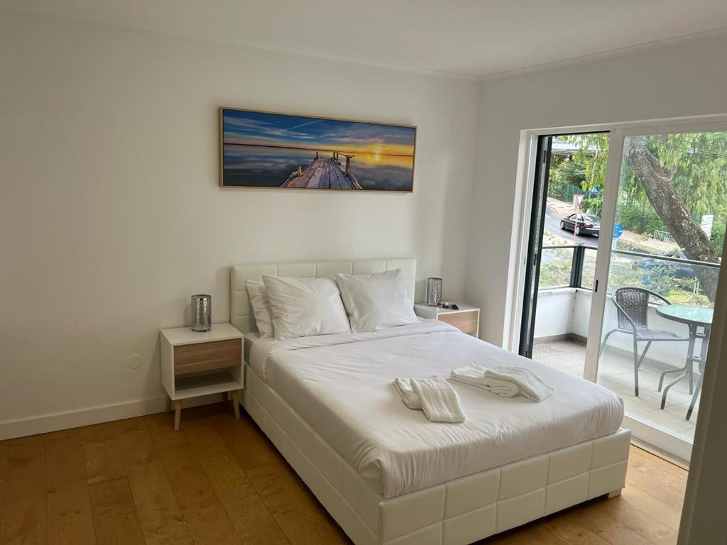 Oieras Beach Suite 2 - Large Double Room With En-Suite Bathroom And Balcony โอเอรัช ภายนอก รูปภาพ